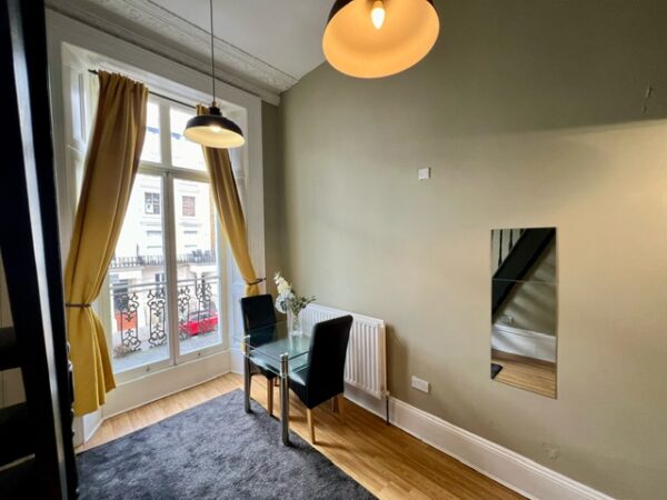 Studio 6@11 St. Stephens Gardens W2 5QU (Council Tax Band B) Self-contained double studio with balcony and Mezzanine Price £1450