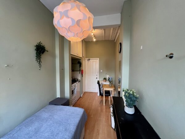 Studio 11@13 Glazbury Road W14 9AS Single studio private shower shared toilet Price £830p/m - Image 7