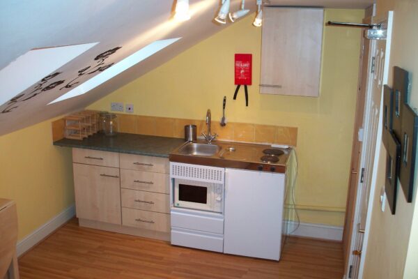 Studio 12A @ 25 Lena Gardens W6 7PY Self-contained single studio Price  £800p/m - Image 2