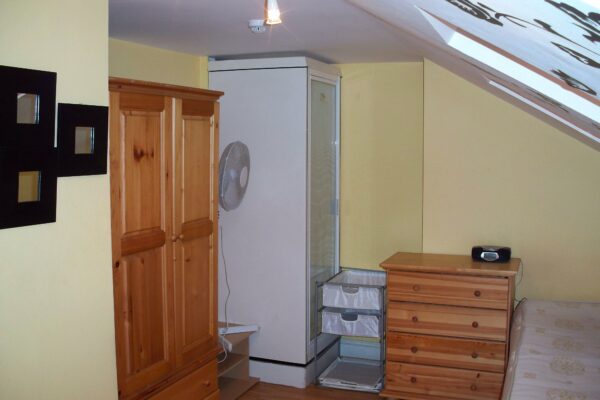 Studio 12A @ 25 Lena Gardens W6 7PY Self-contained single studio Price  £800p/m - Image 4