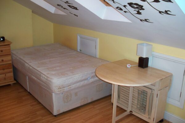 Studio 12A @ 25 Lena Gardens W6 7PY Self-contained single studio Price  £800p/m - Image 5