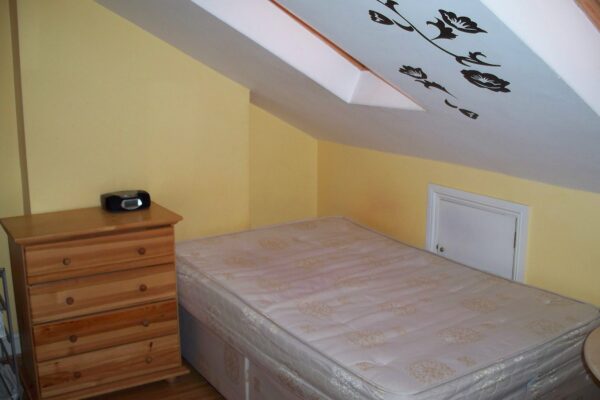 Studio 12A @ 25 Lena Gardens W6 7PY Self-contained single studio Price  £800p/m - Image 6