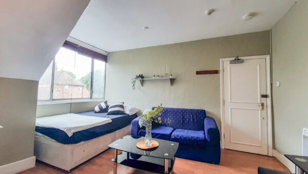 Studio 16@7 Bath Road  Single studio private shower shared toiler  Price £850p/m - Image 12