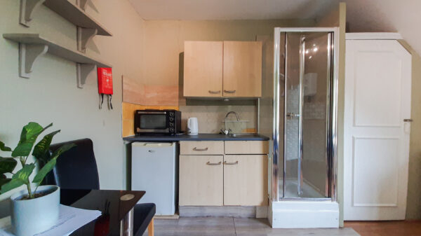 Studio 16@7 Bath Road  Single studio private shower shared toiler  Price £850p/m - Image 15