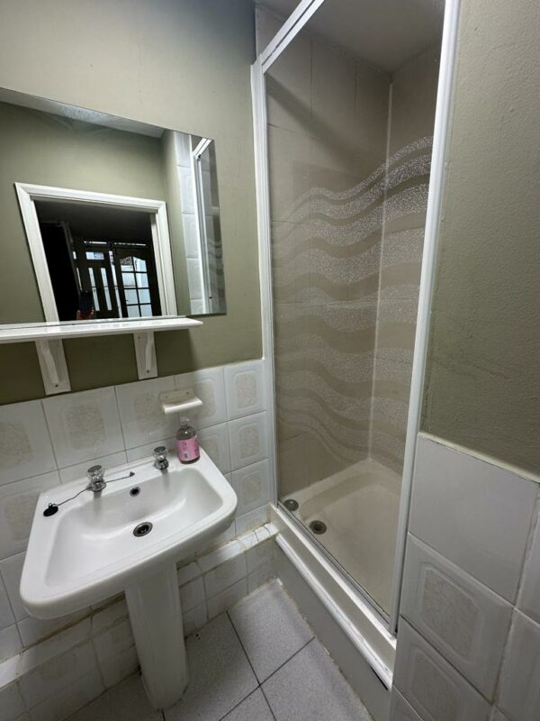 Studio 3@59 Prince’s Square W2 4PX (council tax band A) Single self-contained studio with patio  (£283p/w)  £1230p/m - Image 3