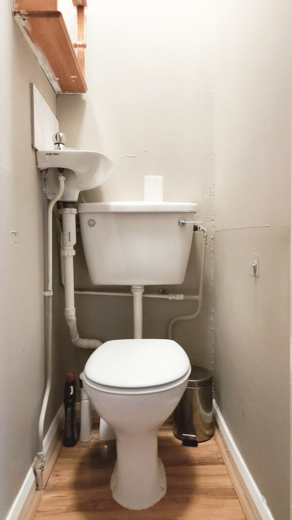 Studio 4@4 Colville Terrace W11 2BE (Council tax band A) Single self-contained studio Price £1180p/m - Image 2