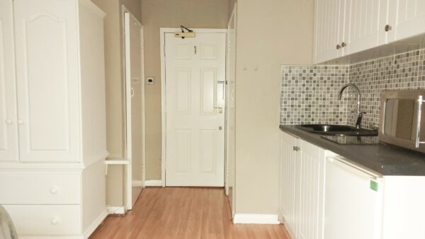 Studio 4@4 Colville Terrace W11 2BE (Council tax band A) Single self-contained studio Price £1180p/m - Image 6