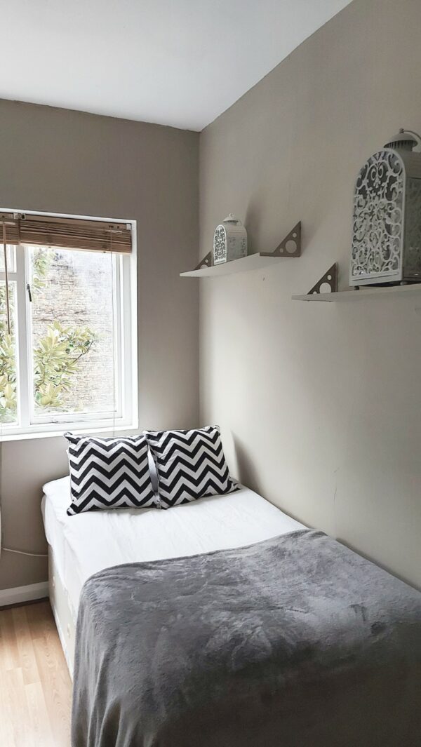 Studio 4@4 Colville Terrace W11 2BE (Council tax band A) Single self-contained studio Price £1180p/m - Image 7