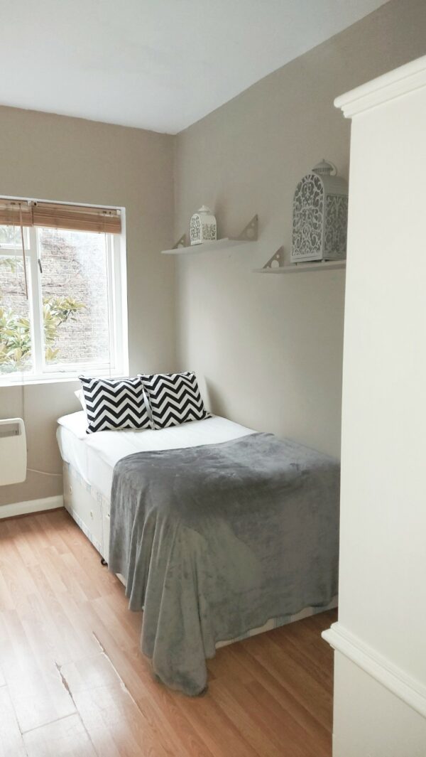 Studio 4@4 Colville Terrace W11 2BE (Council tax band A) Single self-contained studio Price £1180p/m - Image 8