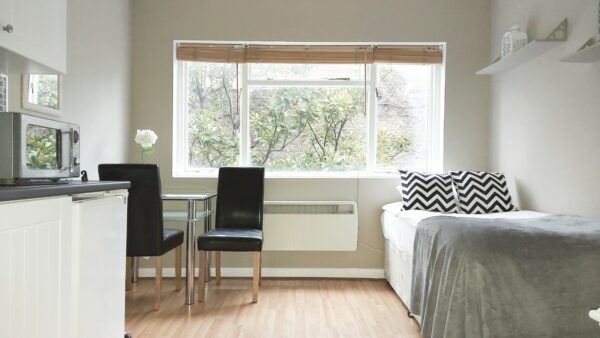 Studio 4@4 Colville Terrace W11 2BE (Council tax band A) Single self-contained studio Price £1180p/m