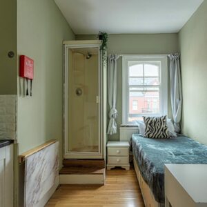 Studio 23 @ 63 Castletown Road W14 9HG Single studio private shower shared toilet  Price £750p/m