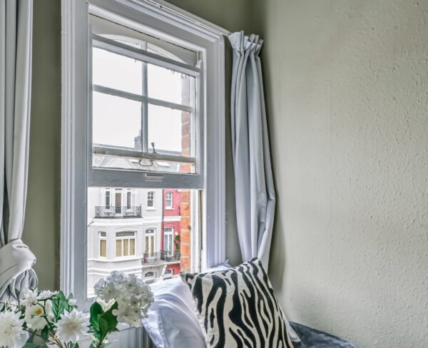 Studio 23 @ 63 Castletown Road W14 9HG Single studio private shower shared toilet  Price £750p/m - Image 5