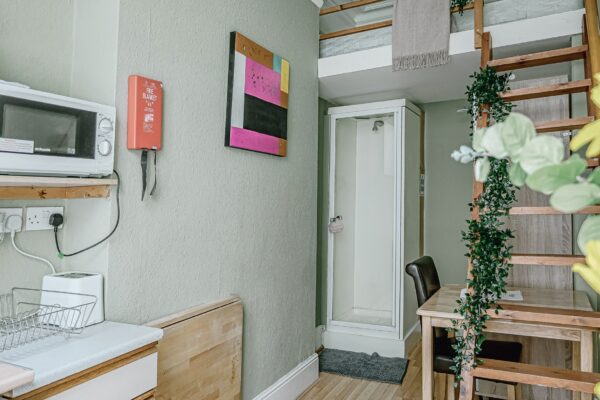 Studio 23 @ 63 Castletown Road W14 9HG Single studio private shower shared toilet  Price £750p/m - Image 6