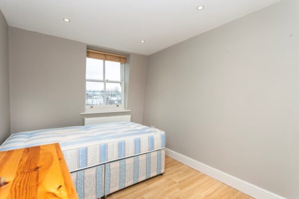 Studio 13@4 Colville Terrace W11 2BE (Council tax band A ) 2 bedroom Flat Price £2450p/m - Image 4