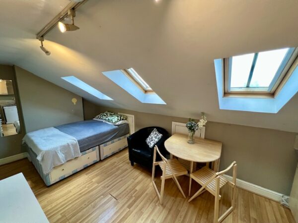 Studio 12A@25 Lena Gardens W6 7PY Single self-contained studio W6 7PY Price £840p/m - Image 2