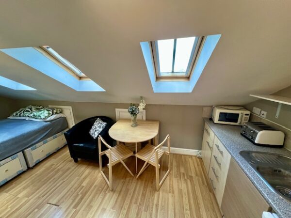 Studio 12A@25 Lena Gardens W6 7PY Single self-contained studio W6 7PY Price £840p/m - Image 3