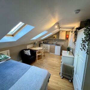 Studio 12A@25 Lena Gardens W6 7PY Single self-contained studio W6 7PY Price £840p/m