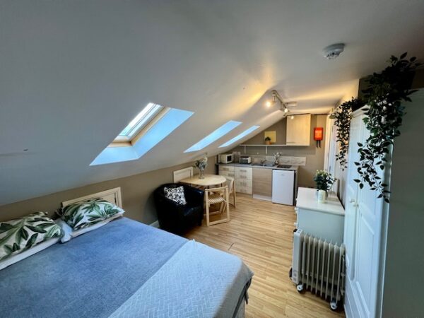 Studio 12A@25 Lena Gardens W6 7PY Single self-contained studio W6 7PY Price £840p/m - Image 6