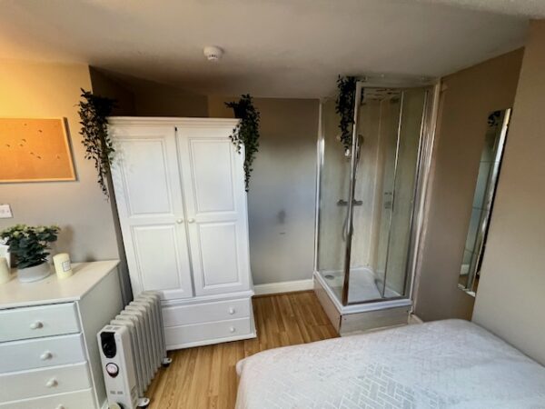 Studio 12A@25 Lena Gardens W6 7PY Single self-contained studio W6 7PY Price £840p/m - Image 9