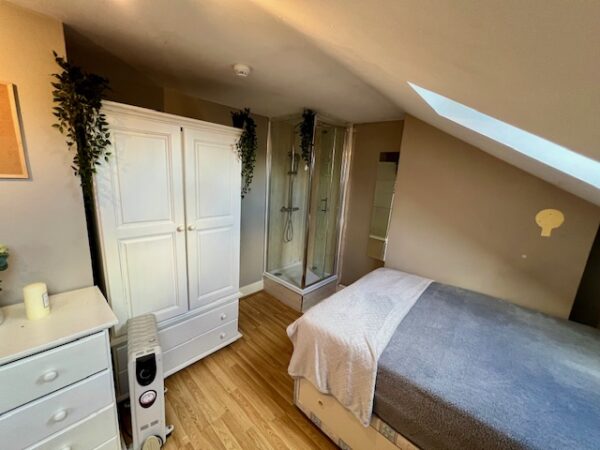 Studio 12A@25 Lena Gardens W6 7PY Single self-contained studio W6 7PY Price £840p/m - Image 10