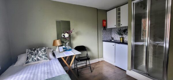 Studio 8@ 25 Lena Gardens W6 7PY Single studio private shower shared toilet Price £650p/m - Image 3