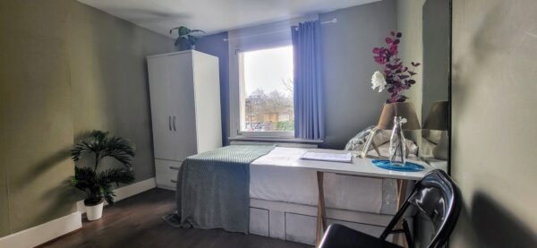 Studio 8@ 25 Lena Gardens W6 7PY Single studio private shower shared toilet Price £650p/m - Image 4