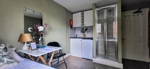 Studio 8@ 25 Lena Gardens W6 7PY Single studio private shower shared toilet Price £650p/m - Image 5