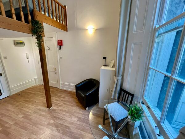 Studio 2@11 St Stephen’s Gardens W2 5QU (council tax band B) Double self-contained studio with mezzanine Price (£352p/w) £1530p/m - Image 7