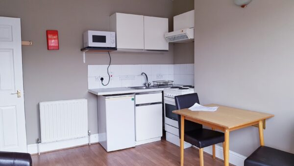 Studio 6@119 Sulgrave Road W6 7QH One bedfroom flat with open plan kitchen Price £1350p/m - Image 5