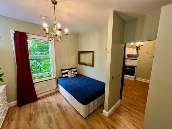 Second Floor Flat Front Bedfroom @49 Elsham Road W14 8HD One bedroom flat £1650p/m - Image 2