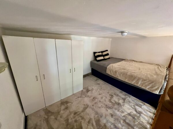 Studio 2@11 St Stephen’s Gardens W2 5QU (council tax band B) Double self-contained studio with mezzanine Price (£352p/w) £1530p/m - Image 10