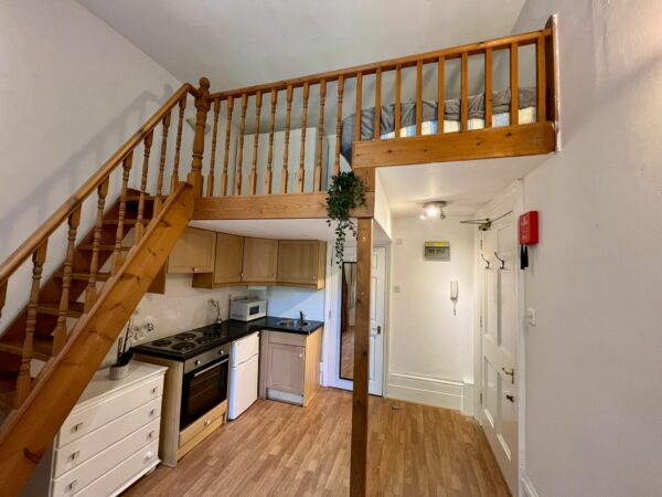 Studio 2@11 St Stephen’s Gardens W2 5QU (council tax band B) Double self-contained studio with mezzanine Price (£352p/w) £1530p/m - Image 9