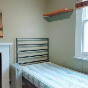 Studio 4@ 32Matheson Road W14 8SW Single studio with private shower shared toilet Price £700p/m