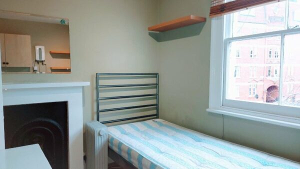 Studio 4@ 32Matheson Road W14 8SW Single studio with private shower shared toilet Price £700p/m
