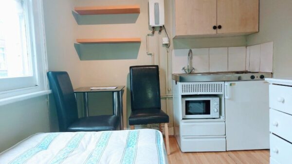 Studio 4@ 32Matheson Road W14 8SW Single studio with private shower shared toilet Price £700p/m - Image 7