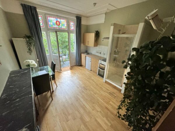 Studio 10 @11 Glazbury Road W14 9AS Double studio private shower share toilet  with mezzanine and balcony Price £1150p/m - Image 4