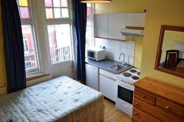 Studio 22@63 Castletown Road W14 9HG （council tax B） Single self contained studio Price £1180p/m - Image 2