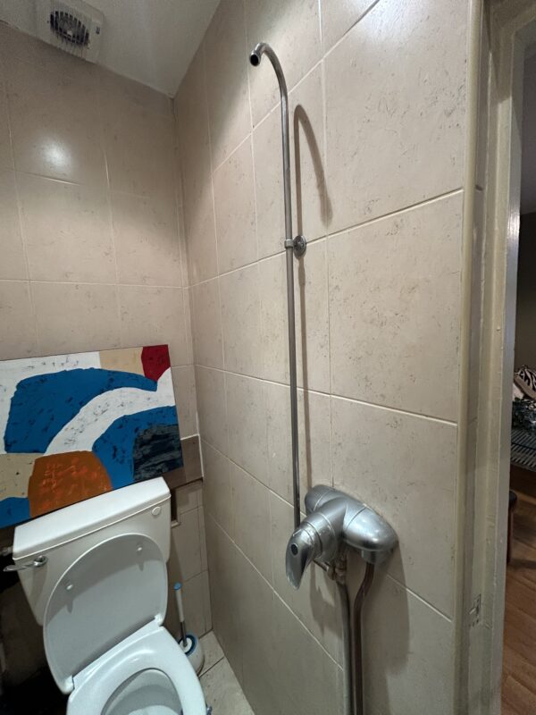 Studio 22@63 Castletown Road W14 9HG （council tax B） Single self contained studio Price £1180p/m - Image 8