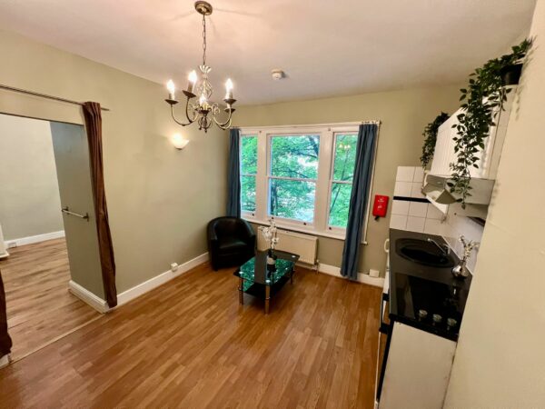 Second Floor Flat Front Bedfroom @49 Elsham Road W14 8HD One bedroom flat £1650p/m - Image 8