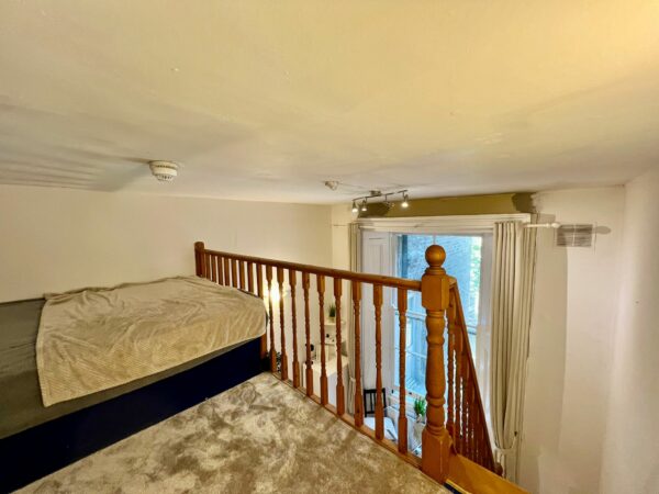 Studio 2@11 St Stephen’s Gardens W2 5QU (council tax band B) Double self-contained studio with mezzanine Price (£352p/w) £1530p/m - Image 11