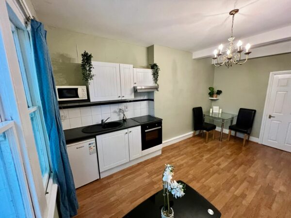 Second Floor Flat Front Bedfroom @49 Elsham Road W14 8HD One bedroom flat £1650p/m - Image 9