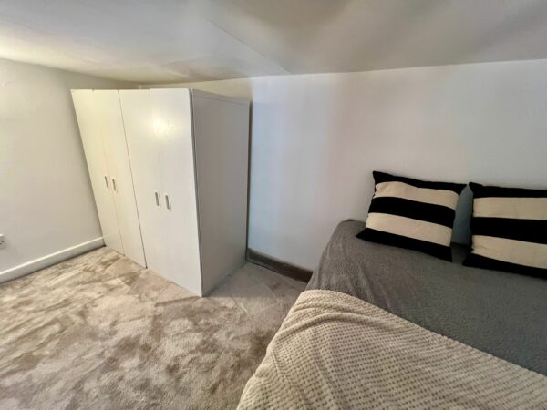 Studio 2@11 St Stephen’s Gardens W2 5QU (council tax band B) Double self-contained studio with mezzanine Price (£352p/w) £1530p/m - Image 13