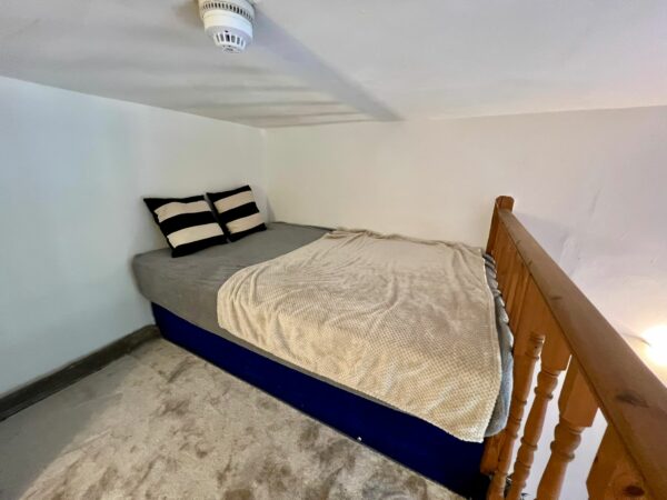 Studio 2@11 St Stephen’s Gardens W2 5QU (council tax band B) Double self-contained studio with mezzanine Price (£352p/w) £1530p/m - Image 15
