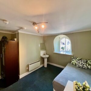 Studio 14 @ 30 Hogarth Road SW5 0PU Single studio with shared shower and toilet	Price £910p/m