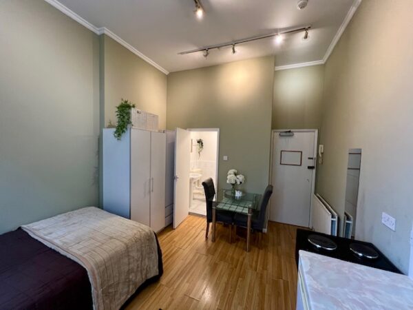 Studio 8@59 Prince’s Square W2 4PX (Council tax band A) Double self-contained studio with balcony Price £1360p/m - Image 6