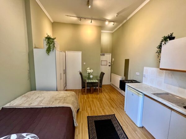 Studio 8@59 Prince’s Square W2 4PX (Council tax band A) Double self-contained studio with balcony Price £1360p/m - Image 8