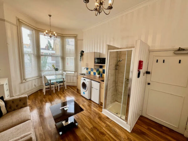 Flat 5@35 Matheson Road W14 8SN (meeting at 45 Matheson Road) One bedroom flat (2 showers +shared toilet)	 £1400pm - Image 5