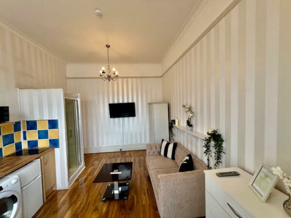 Flat 5@35 Matheson Road W14 8SN (meeting at 45 Matheson Road) One bedroom flat (2 showers +shared toilet)	 £1400pm - Image 6