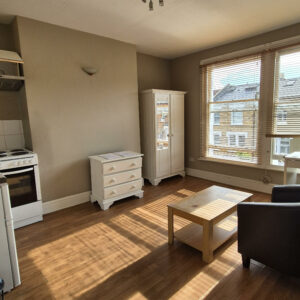 Studio 6@119 Sulgrave Road W6 7QH One bedfroom flat with open plan kitchen Price £1350p/m