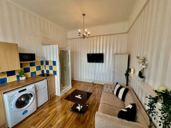 Flat 5@35 Matheson Road W14 8SN (meeting at 45 Matheson Road) One bedroom flat (2 showers +shared toilet)	 £1400pm - Image 7